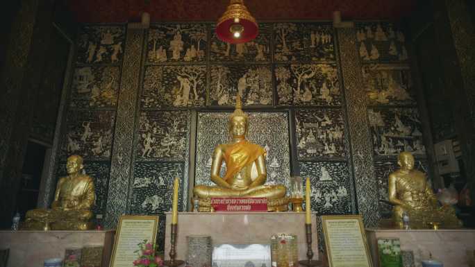 泰国曼谷街边寺庙里的金色佛像