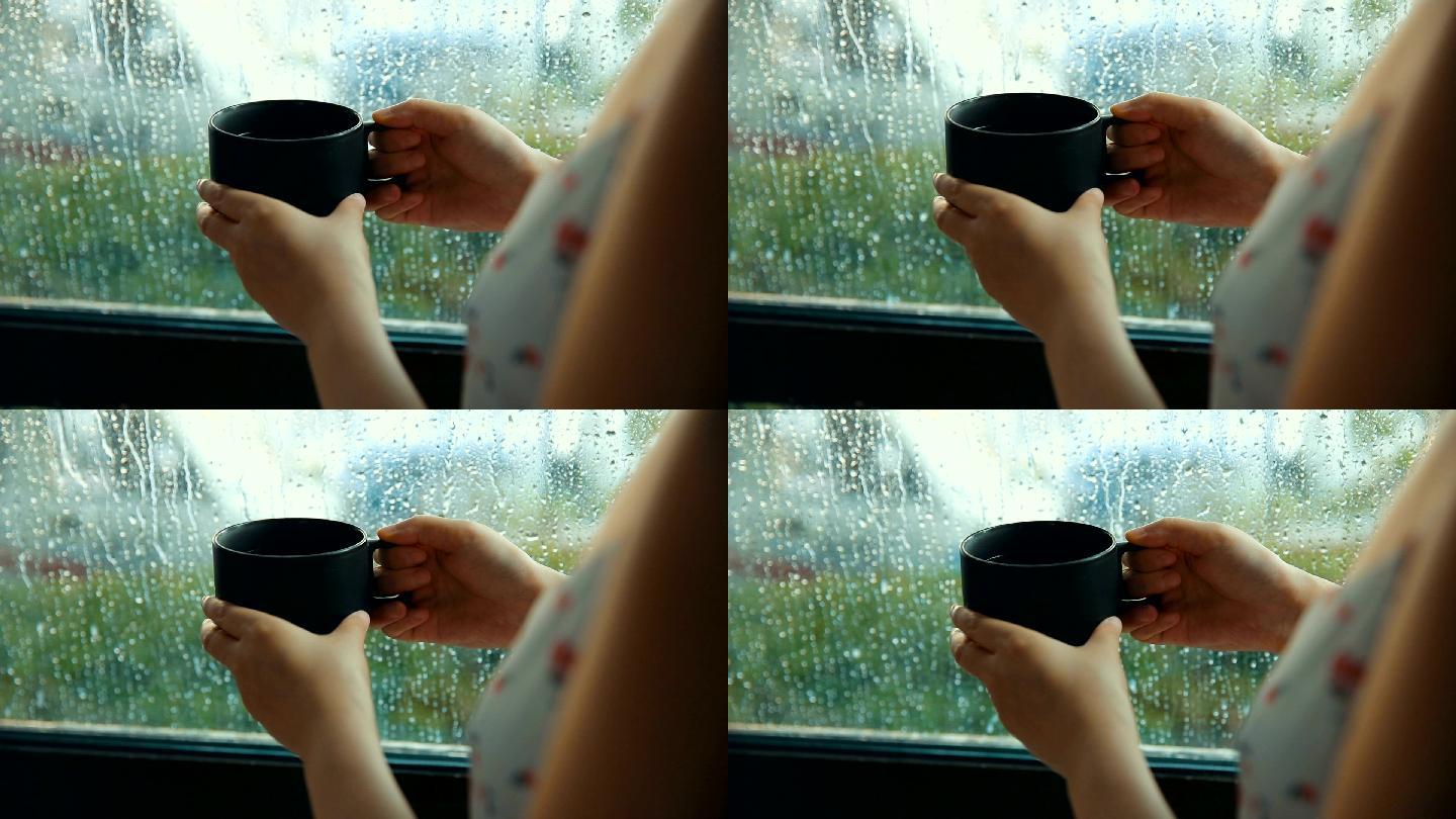 雨天在窗前喝咖啡的女人