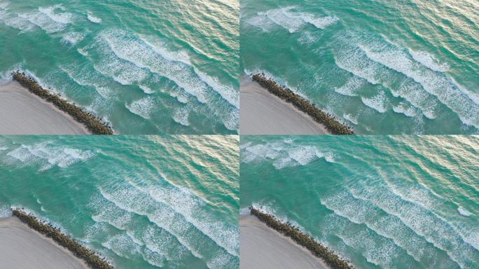 海浪冲刷着迈阿密海滩