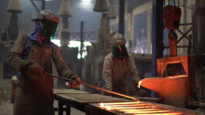 金属工业工作重工业冶炼冶金高温融化