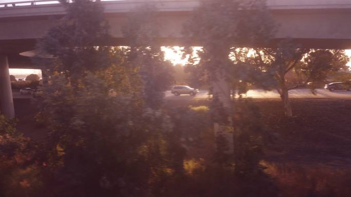 车窗外的景色汽车行驶野外路旁
