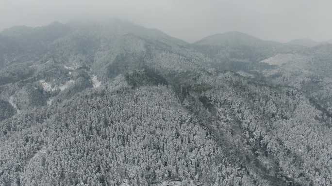 航拍冬天大山山川雪景