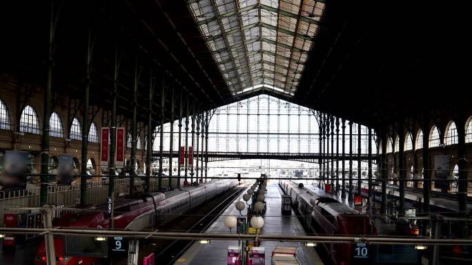 巴黎火车站国外外国高铁动车出行交通工具