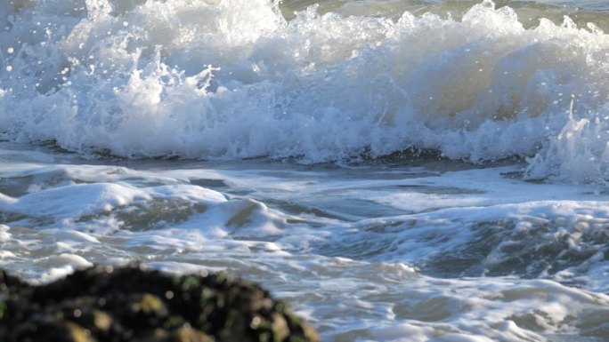 海浪浪花冲击礁石海水升格