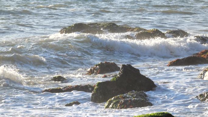 海浪浪花冲击礁石海水升格