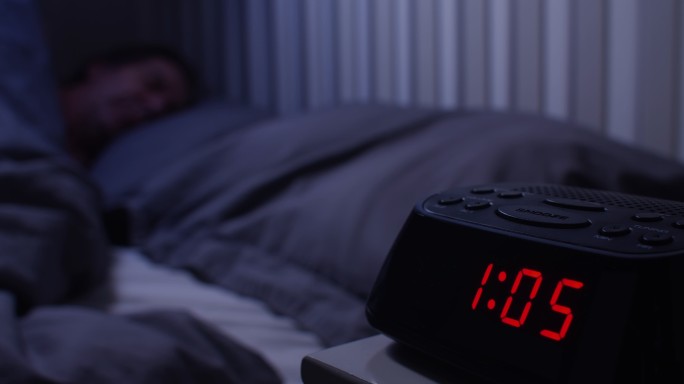 凌晨1点05分钟表电子表睡眠熟睡