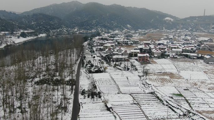 航拍美丽乡村田园风光雪景