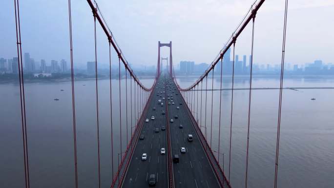 航拍鹦鹉洲长江大桥无人机穿过斜拉索交通