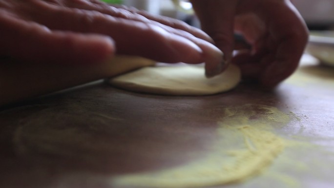 传统美食松花饼擀面揉面原素材