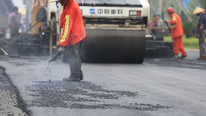 道路硬化铺设柏油沥青工人机械施工原素材