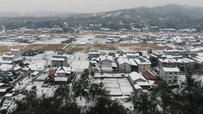 航拍美丽乡村田园风光雪景