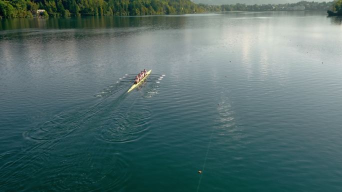 在湖面上划船视频素材