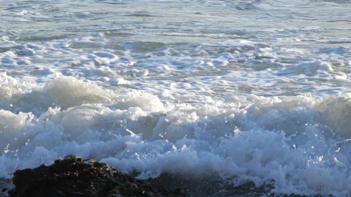 海浪浪花冲击礁石海水升格