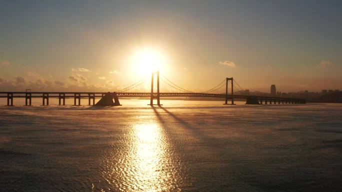 海浩海水蒸汽星海湾大桥日落逆光