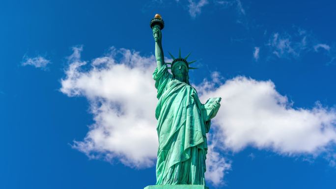 纽约港的自由岛上的自由女神像