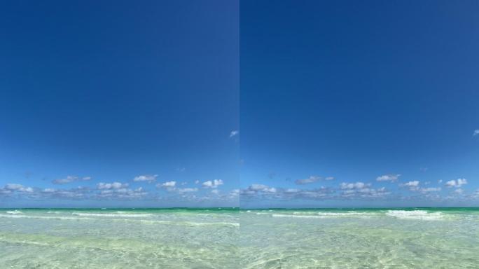 加勒比海热带海滩波光粼粼海水一望无际