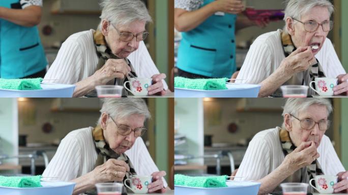 老年妇女在养老院喝早茶