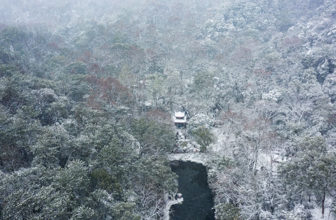 爱晚亭雪景