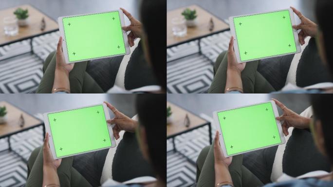 妇女在沙发上使用绿屏的平板电脑