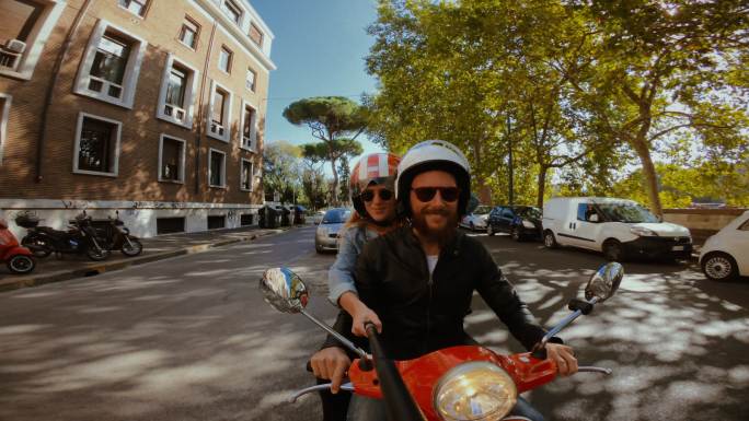 骑摩托车自拍：在罗马市中心