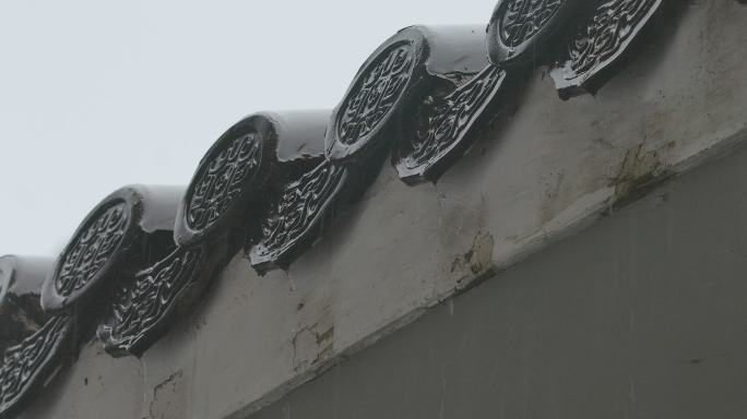 瓦当与滴水：中国古代建筑屋檐上的艺术之美