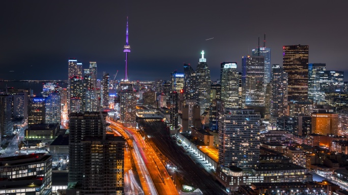 多伦多夜晚的交通加拿大大景全景城市地标建