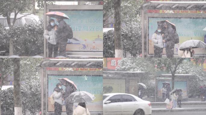 下雪天情侣在公交站等车