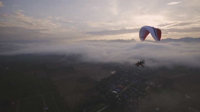 云端滑翔伞极限运动