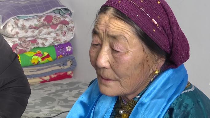 春节慰问蒙古族老人艺术家表演节目