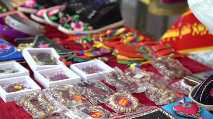 蒙古族元素旅游产品纪念品购物一条街