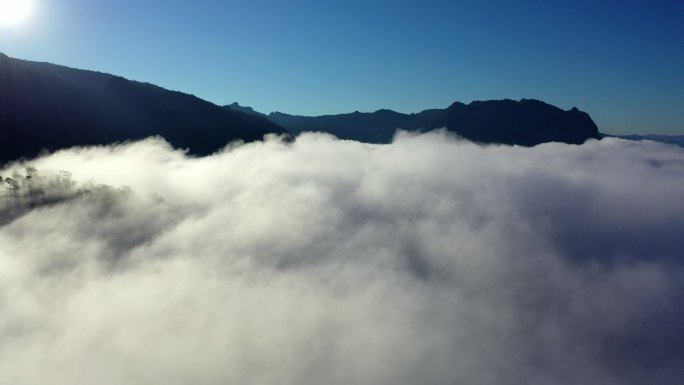 天空上的云彩山顶云烟绿水青山群山云雾