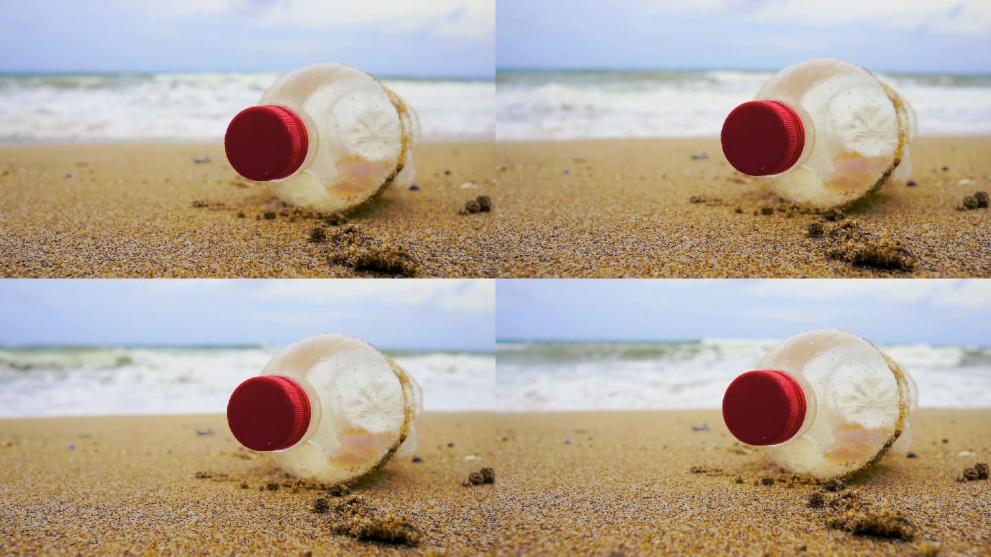 海滩上的废弃塑料瓶