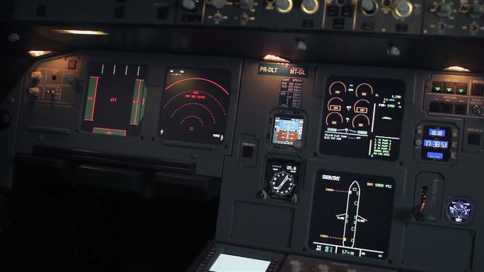 喷气式飞机座舱中的系统和仪器