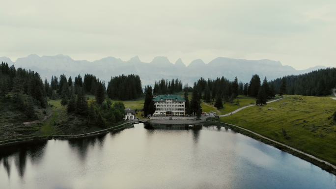 瑞士阿尔卑斯湖附近建筑的风景鸟瞰图