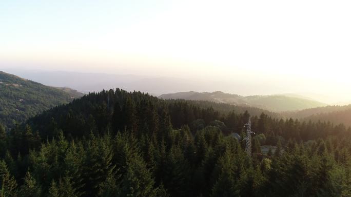 山上的日落山区峡谷原始树林丛林风光