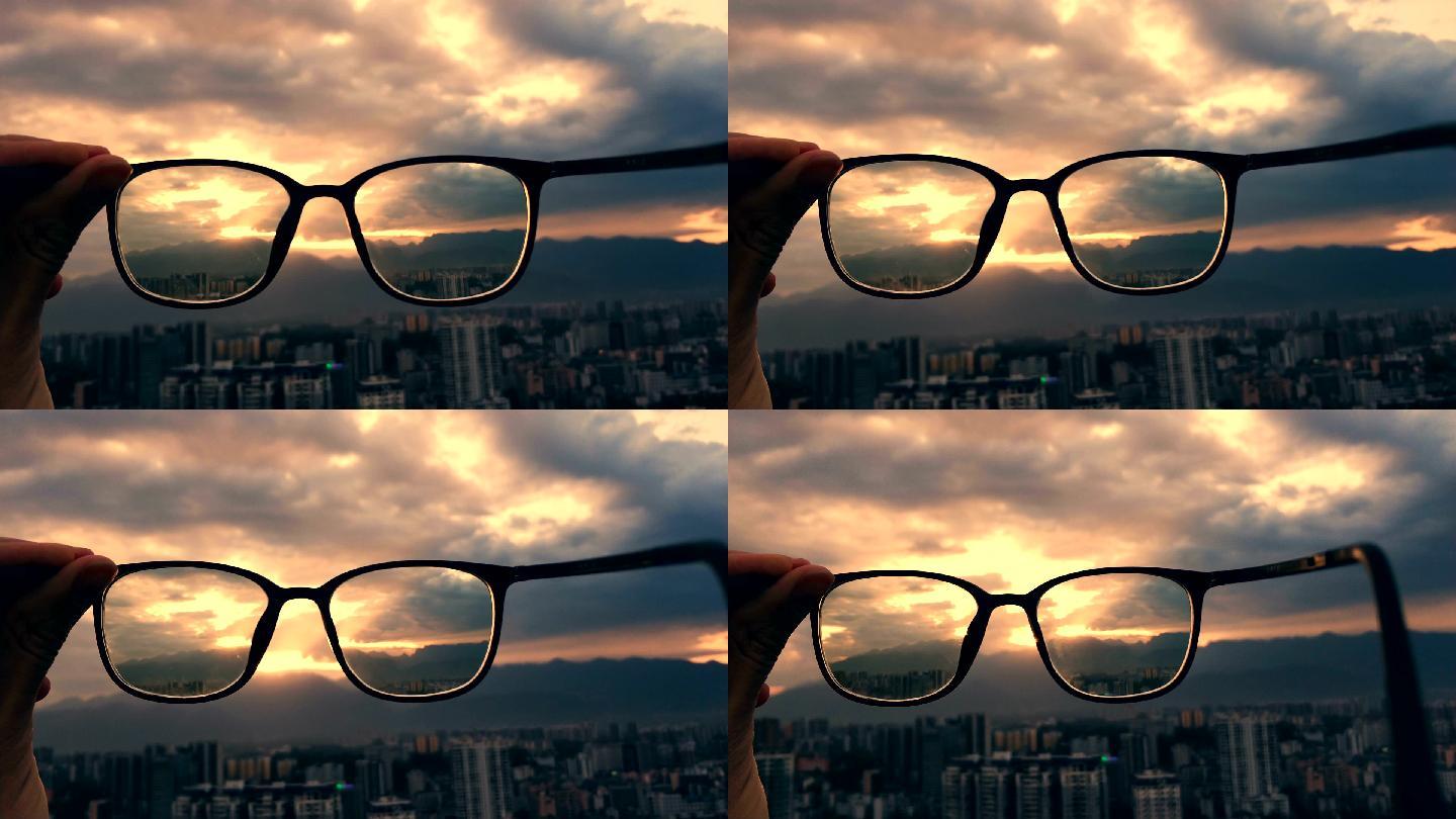 透过眼镜看日落