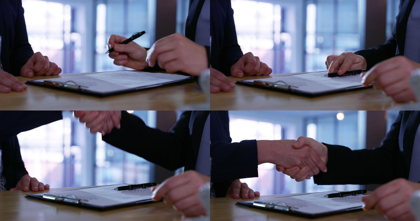 两名商人在办公室达成协议后握手