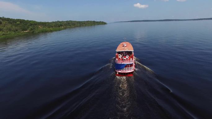 巴西亚马逊河里奥内格罗河上的游船