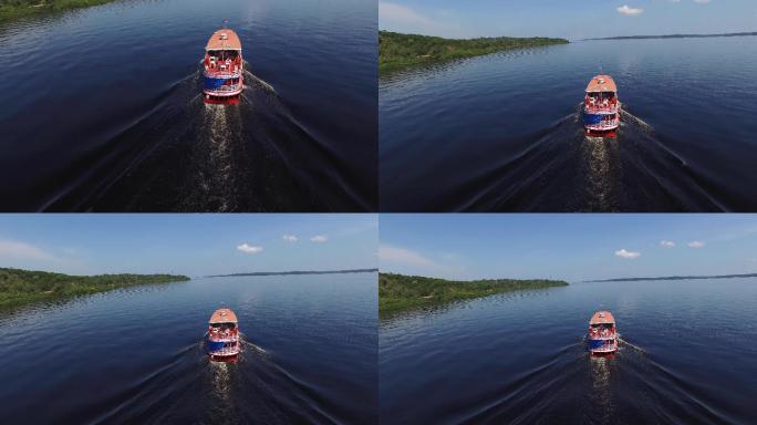 巴西亚马逊河里奥内格罗河上的游船