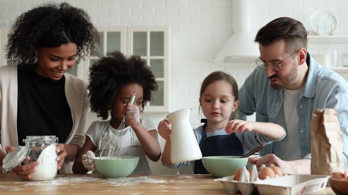 帮助父母一起做饭亲子陪伴动手能力童年生活