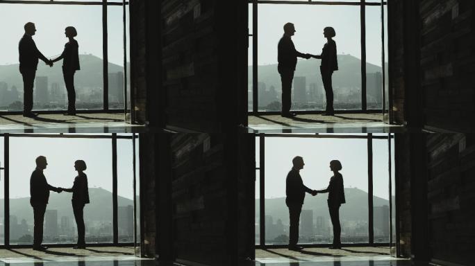 两名商人在办公室握手
