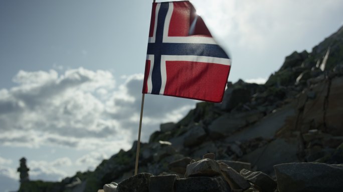 挪威国旗在风中摇曳