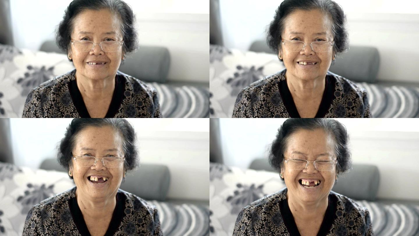 老年妇女微笑老人牙坏了对着屏幕康复开心戴