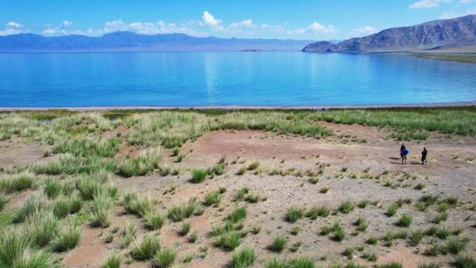 新疆赛里木湖高原雪山房车旅行航拍