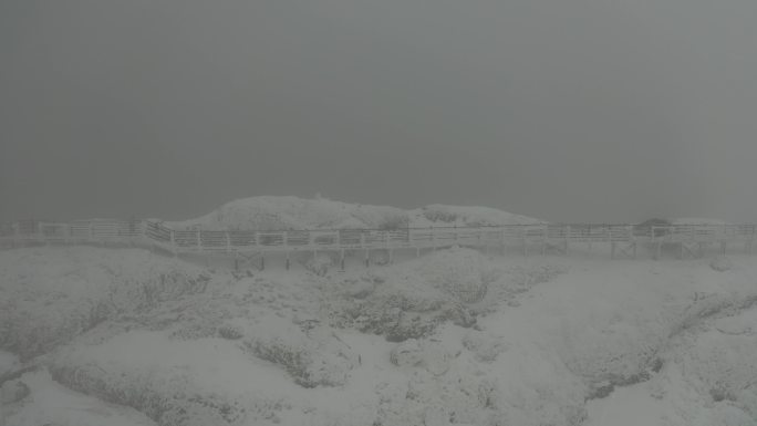 航拍轿子雪山大雪4k