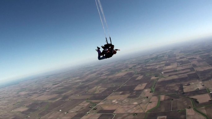 降落伞开口空中刺激体验滑翔伞
