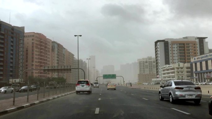 迪拜住宅区污染街道