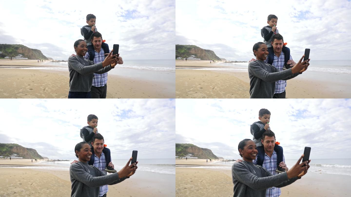家庭使用智能手机在海滩自拍