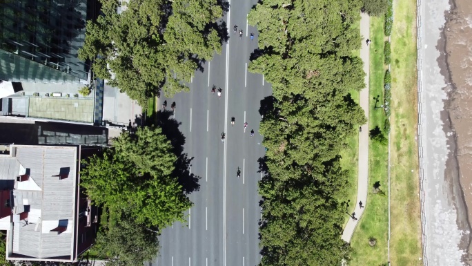 智利圣地亚哥街头俯瞰道路公路车辆