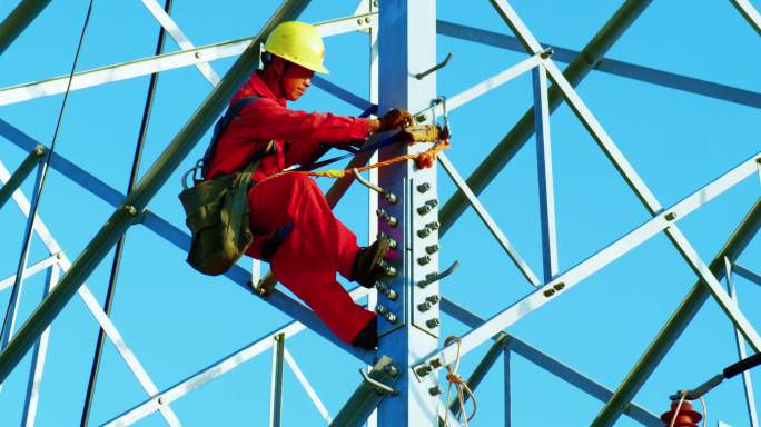 高压线检修工输电塔电工高空带电检修脱硫塔